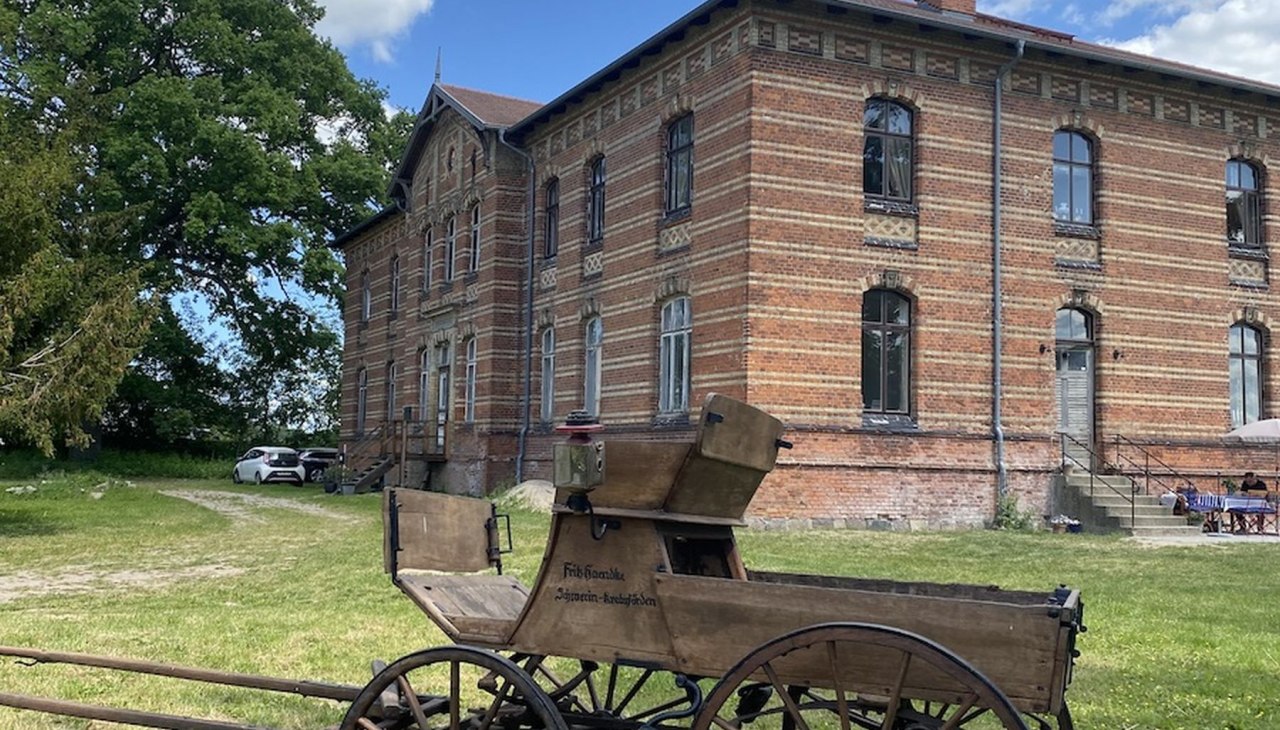 Historische Kutsche vor dem Gutshaus Niendorf, © Gutshaus Niendorf Historische Kutsche vor dem Gutshaus Niendorf, © Gutshaus Niendorf
