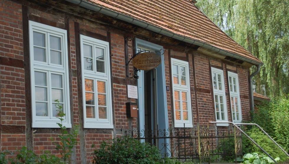 Das 1794 erbaute Pfarrhaus in Bl&uuml;cher., &copy; Biosph&auml;renreservatsamt Schaalsee-Elbe