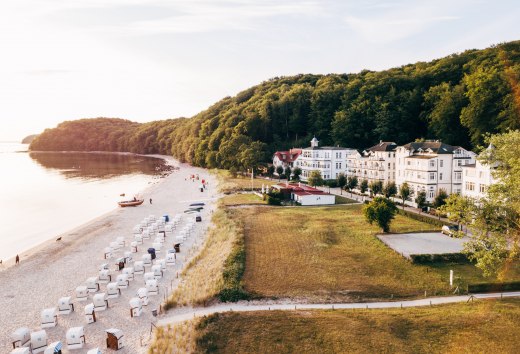 Der Fischerstrand geh&ouml;rt zu den stillen Ecken in Binz. Ein Buchenwald beginnt hier und zieht sich die K&uuml;ste hinauf., &copy; TMV/Friedrich