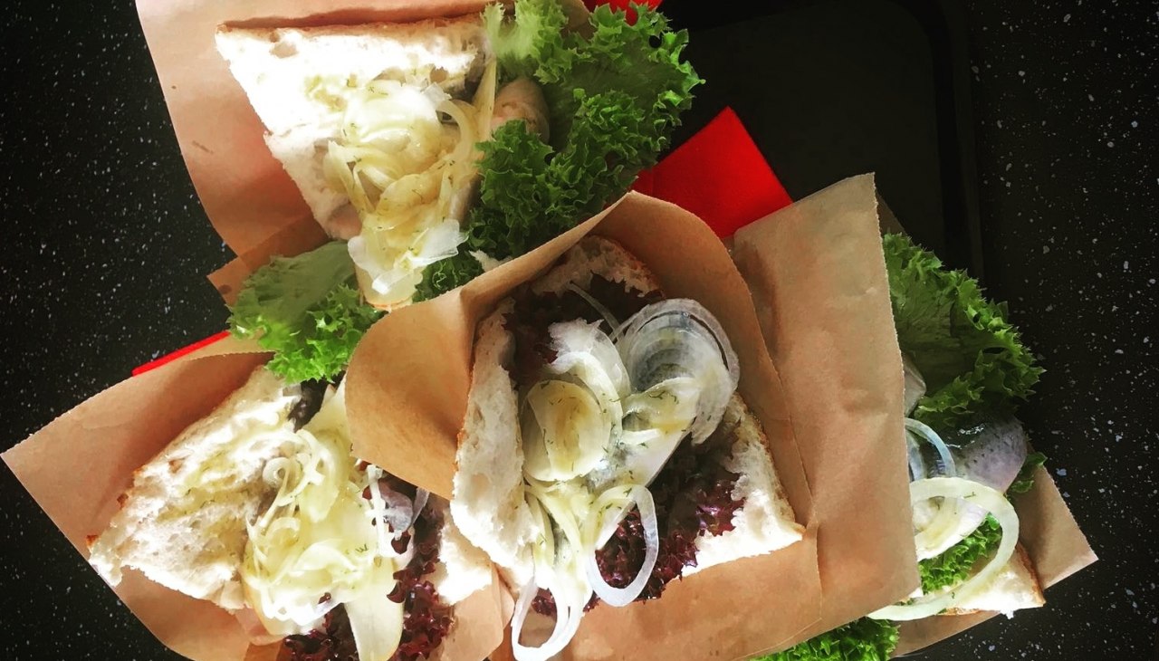 Fisch im Fladenbrot z.B. Matjes oder Bismarck, © Oliver Pahlke Fisch im Fladenbrot z.B. Matjes oder Bismarck, © Oliver Pahlke