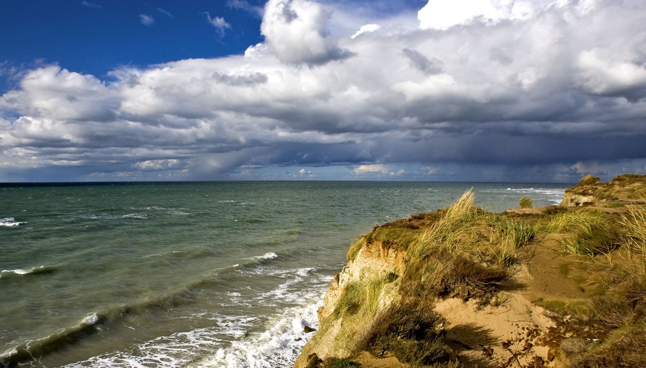 Steile kust vanuit de richting Wustrow, &copy; voigt & kranz UG