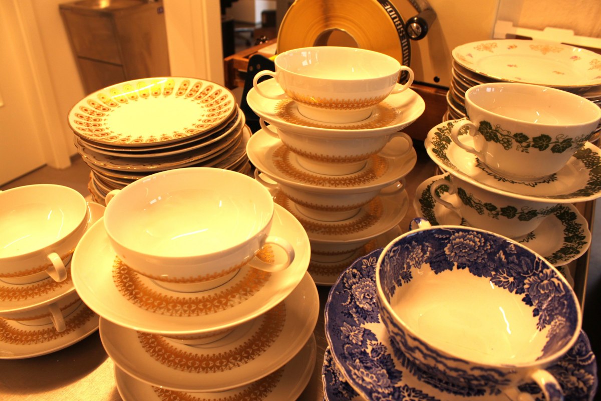 ...hier gibt&acute;s noch Pommes auf Porzellan // &copy; pommes-bude.com