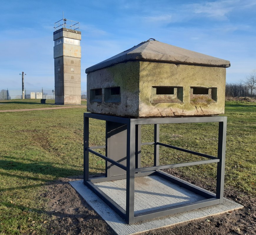 Auf dem Au&szlig;engel&auml;nde vom Grenzhus sind DDR-Sperranlagen aus originalen Bestandteilen rekonstruiert., &copy; Grenzhus Schlagsdorf