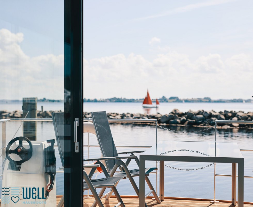 Hausboot mit Ausblick auf&acute;s Wasser // &copy; Lars Franzen
