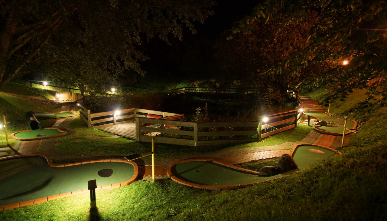Nachtgolf, &copy; Minigolf_2_UWe B&ouml;hme.jpg