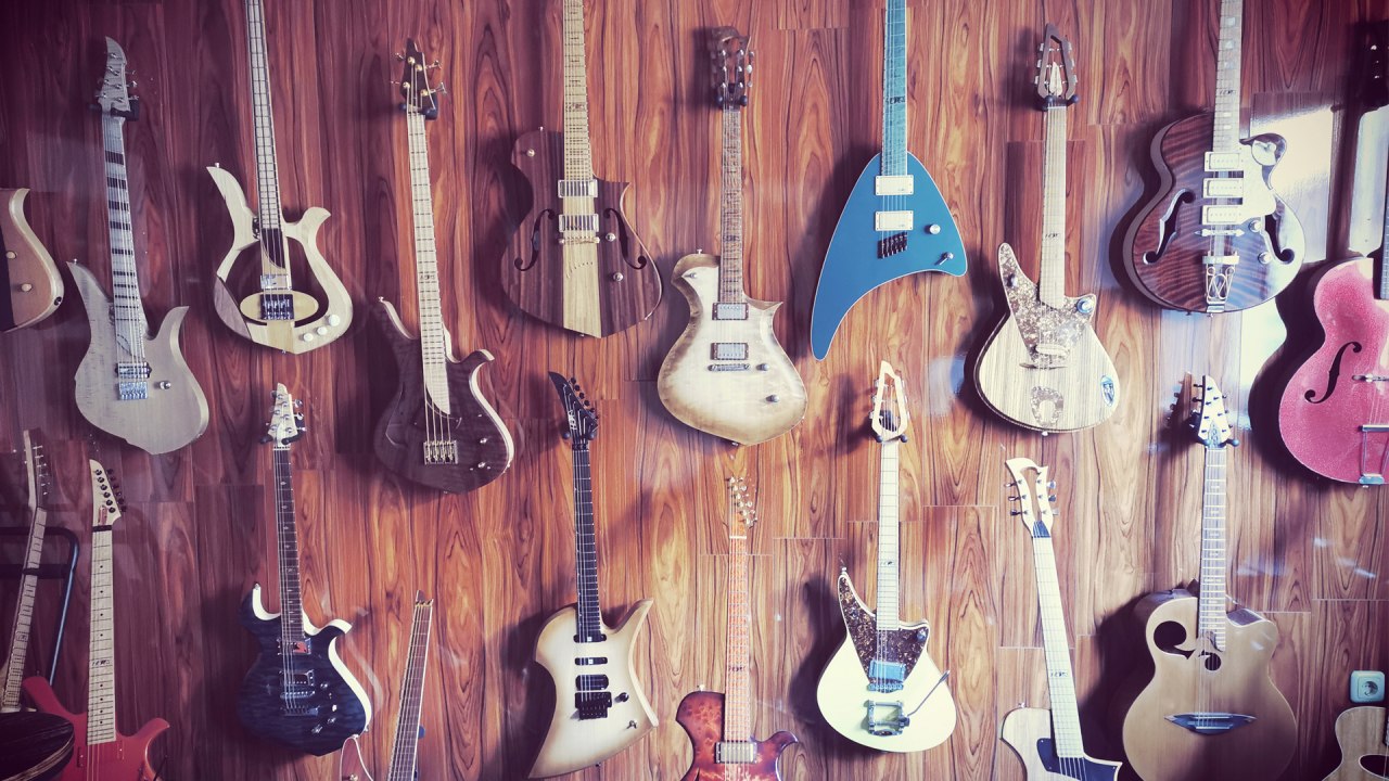 Showroom & Custom Shop van HEART gitaren & meer // &copy; Florian Hellweg