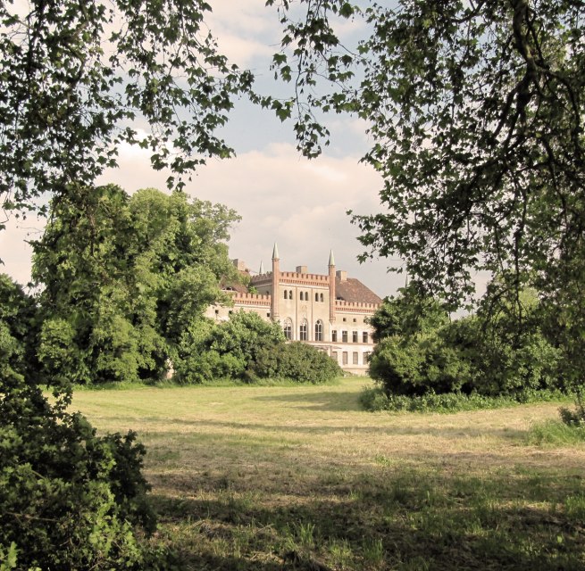 Broock Palace met Lenn&eacute; Park, 2013 // &copy; Christian Schmidt