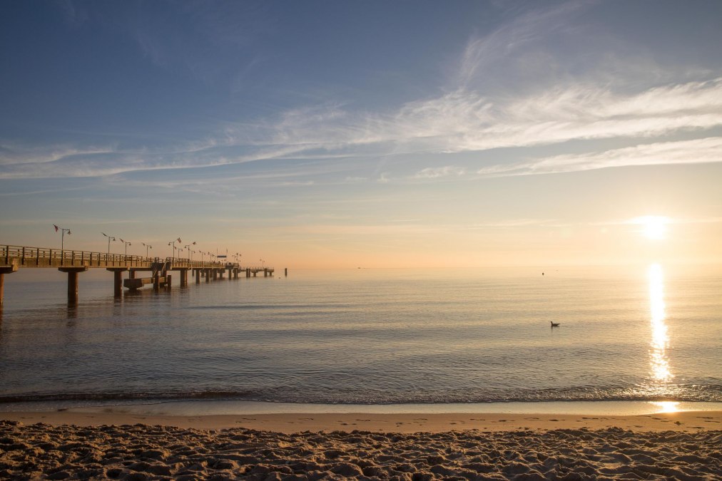 Die Seebrücke im Ostseebad Göhren - besonders beeindruckend bei Sonnenaufgang, © KV Göhren / Stöver