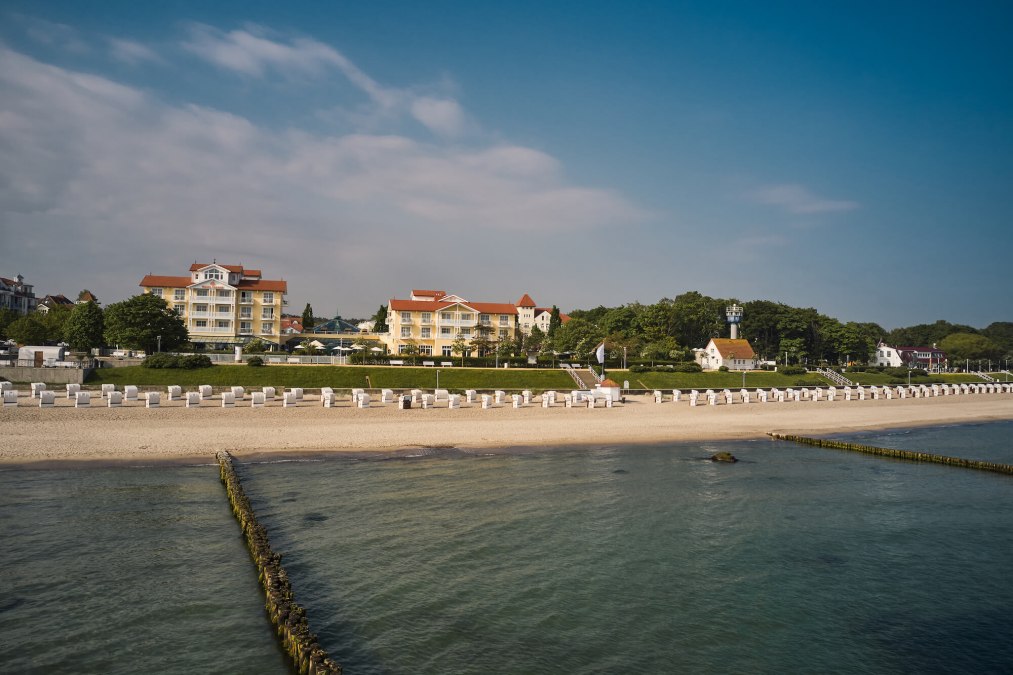 luftaufnahme-frontal-ostseehotel-kuehlungsborn, © Arne Nagel luftaufnahme-frontal-ostseehotel-kuehlungsborn, © Arne Nagel