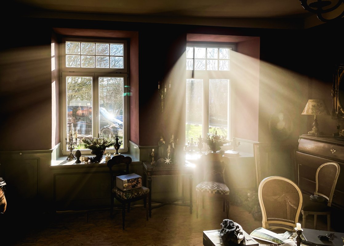 Hoe uitnodigend: vakantiewoning in landhuis Madsow met zonnestralen // &copy; Gutshaus Madsow / Familie Schapp