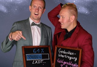 Die Zauberkünstler Dr. Horst Schilling und Jan Phillip Lehmker // © Sina Lehmker Die Zauberkünstler Dr. Horst Schilling und Jan Phillip Lehmker // © Sina Lehmker