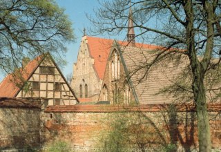 Wallanlagen beim Kloster zum Heiligen Kreuz // &copy; Irma Schmidt