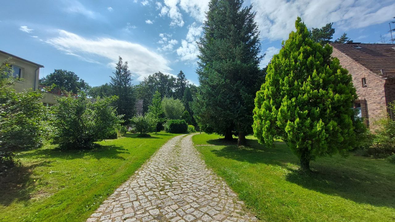 Zufahrt zur Herberge // © UrlaubmiteinAnders e.V. Zufahrt zur Herberge // © UrlaubmiteinAnders e.V.