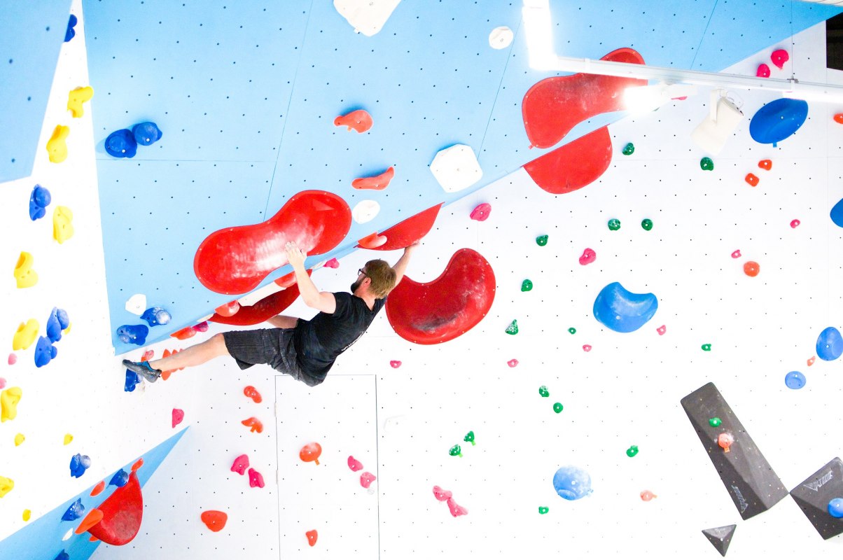 Voor elk wat wils. Professioneel, amateur of beginnend boulderaar, iedereen komt hier aan zijn trekken. We veranderen zelfs elke week de routes en schroeven nieuwe "problemen" voor je op de muur. // &copy; Felshelden