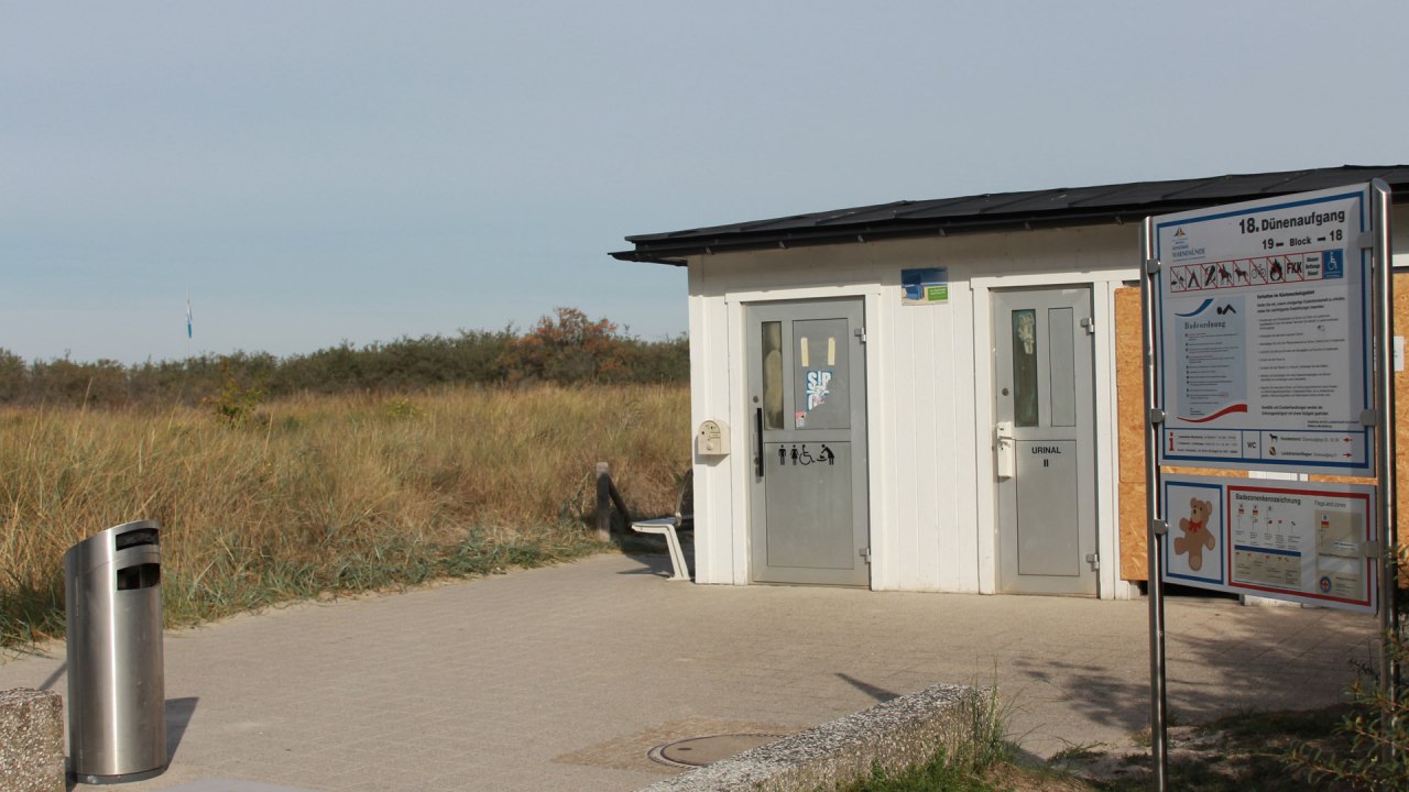 Barrierefreier Strandaufgang 18 inkl. Toilettenanlage in Warnemünde // © TZRW Barrierefreier Strandaufgang 18 inkl. Toilettenanlage in Warnemünde // © TZRW