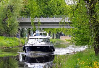 Mit dem Hausboot auf der Elde-Müritz-Wasserstraße kann man Natur aus der Nähe bewundern, © Ralf Ottmann Mit dem Hausboot auf der Elde-Müritz-Wasserstraße kann man Natur aus der Nähe bewundern, © Ralf Ottmann
