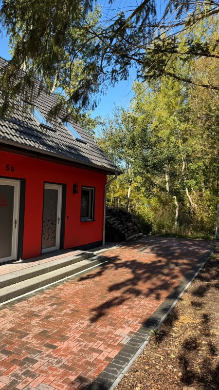 De buitenruimte van het Red Kite Resort is een plek waar natuur, rust en ontspanning samenkomen. // © Red Kite Resort De buitenruimte van het Red Kite Resort is een plek waar natuur, rust en ontspanning samenkomen. // © Red Kite Resort