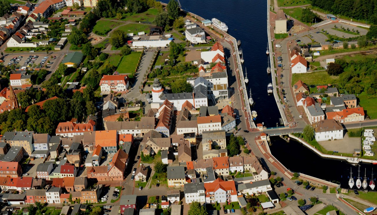 Luftbild Stadtzentrum Seebad Ueckermünde mit Schloss der Pommerschen Herzöge, © Walter Graupner