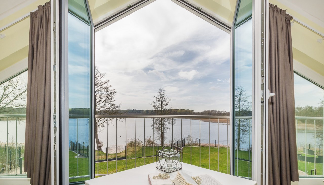 Haus Rohrdommel mit Blick auf den Altdorfer See, © Friederike Hegner Haus Rohrdommel mit Blick auf den Altdorfer See, © Friederike Hegner