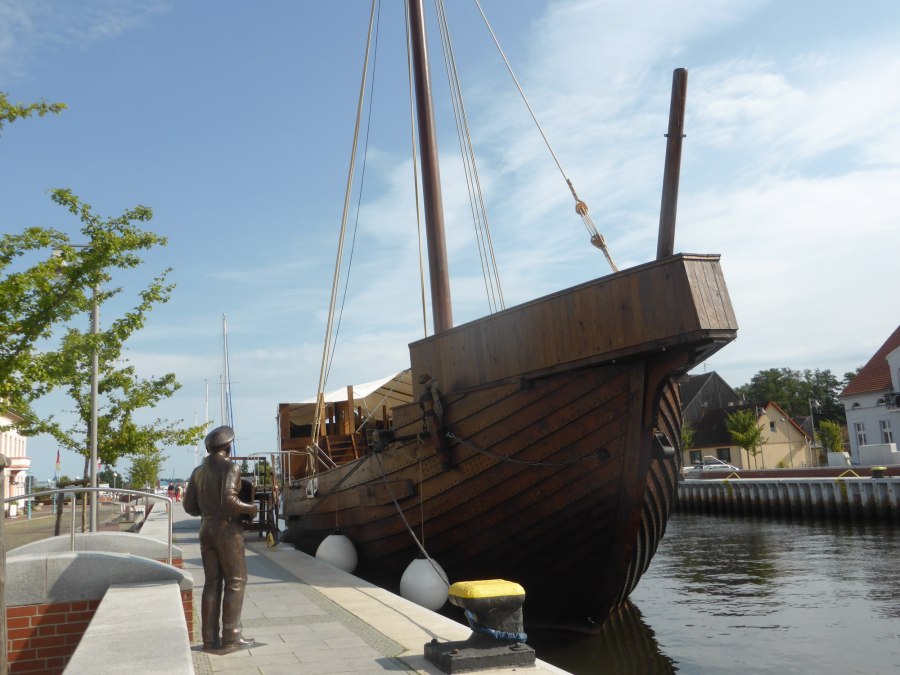 Fiedel Schulz hei&szlig;t die Kogge im Stadthafen Seebad Ueckerm&uuml;nde willkommen, &copy; Uta Sommer