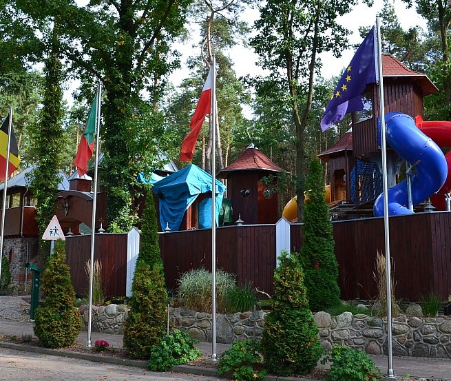 Ein gro&szlig;er Spielplatz steht f&uuml;r Gro&szlig; und Klein zur Verf&uuml;gung // &copy; Campingplatz Stubbenfelde