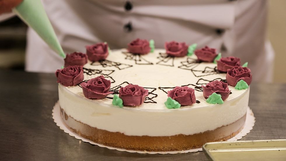 Wij vervullen taartdromen - de patissiers bij Stadtbäckerei Kühl // © Stadtbäckerei Kühl GmbH & Co. KG / Andrea Kunath Wij vervullen taartdromen - de patissiers bij Stadtbäckerei Kühl // © Stadtbäckerei Kühl GmbH & Co. KG / Andrea Kunath