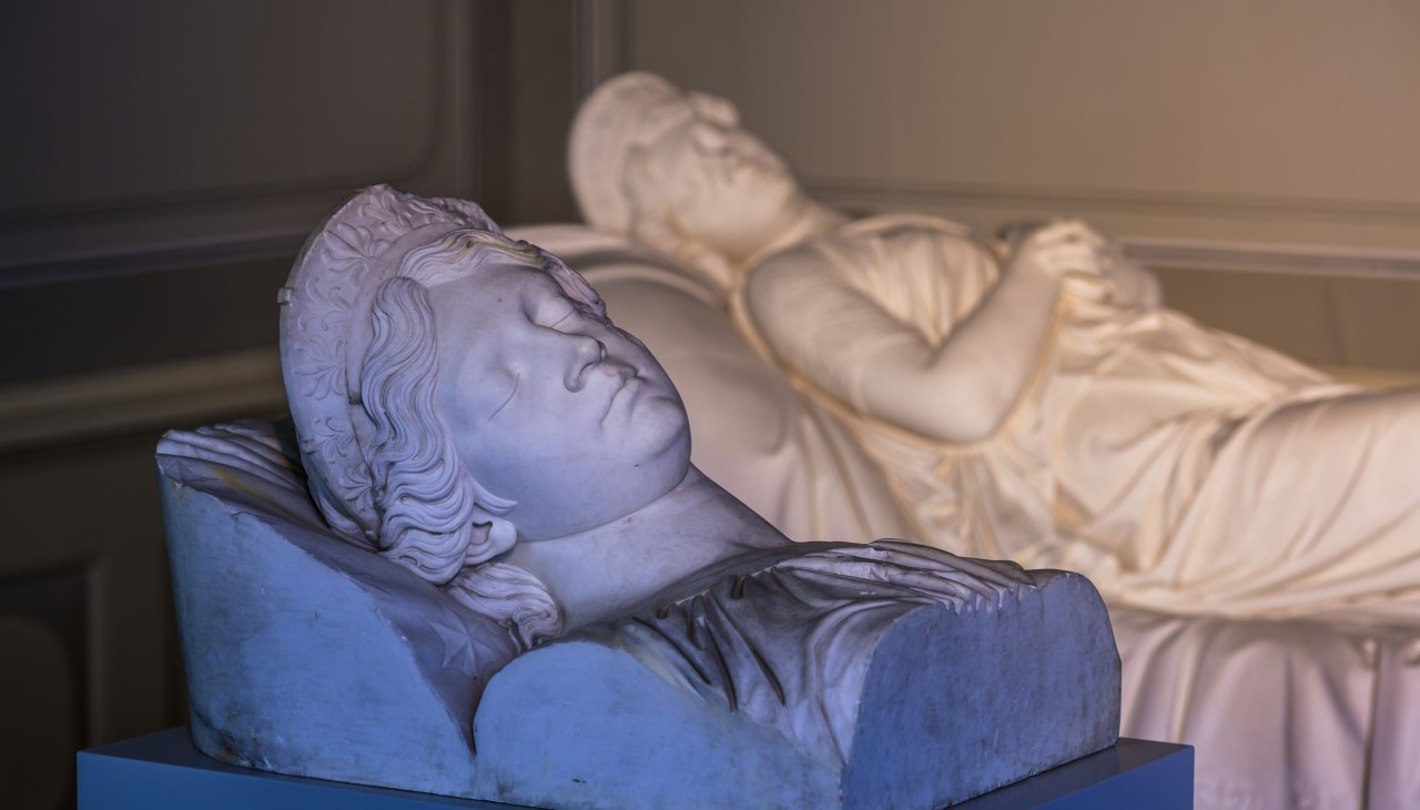 Büste der Königin Luise in der Luisengedenkstätte Schloss Hohenzieritz, © SSGK MV / Timm Allrich