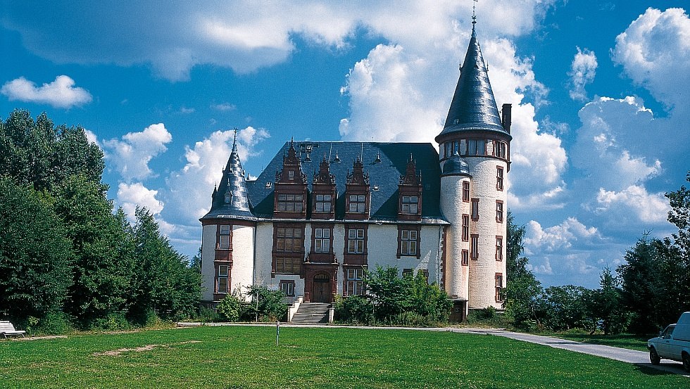 Das im Neorenaissance-Stil errichtete Schloss Klink wird heute als Hotel genutzt, © TMV/Topel