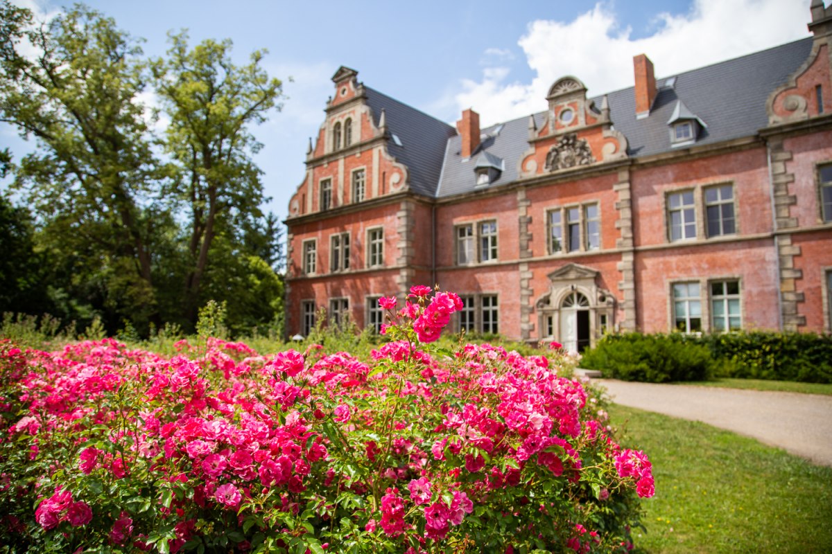 Au&szlig;enansicht Schloss Bernstorf // &copy; Hospiz Schloss Bernstorf