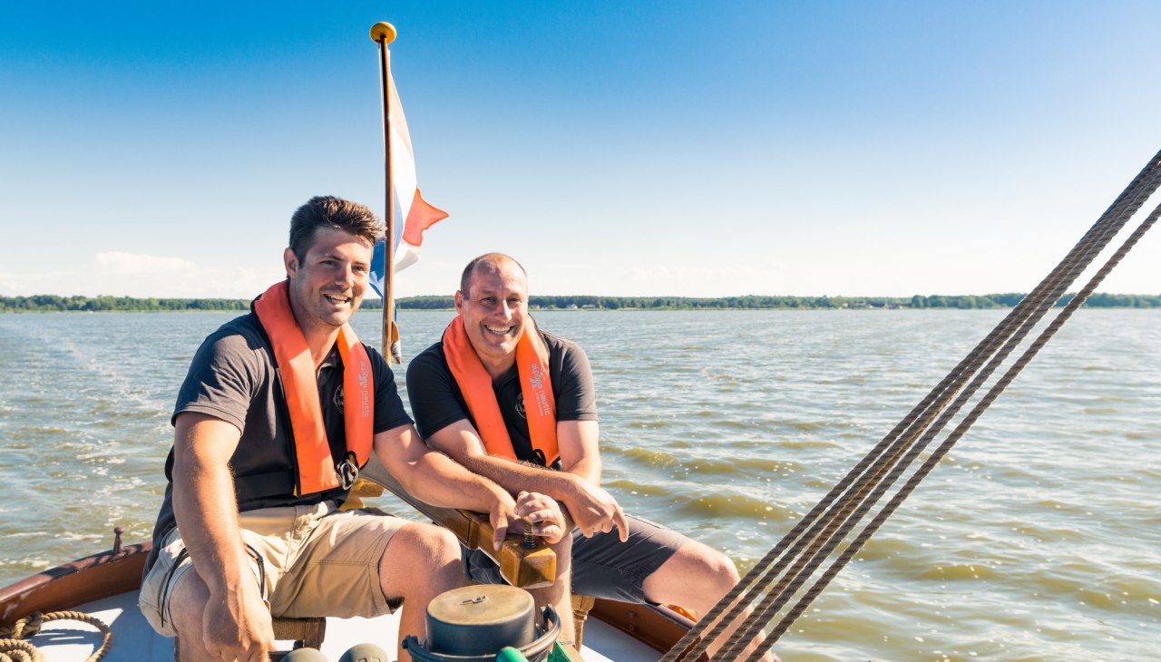Die Crew der Twee Gebroeders l&auml;dt zu Kulinarik unter Segeln ein, &copy; TMV/ S&uuml;&szlig;