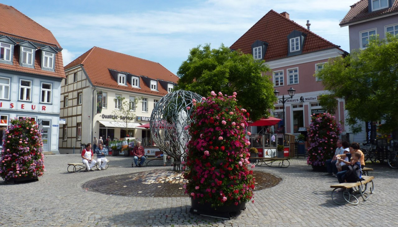 Kugel Brunnen, &copy; Waren (M&uuml;ritz)-Information