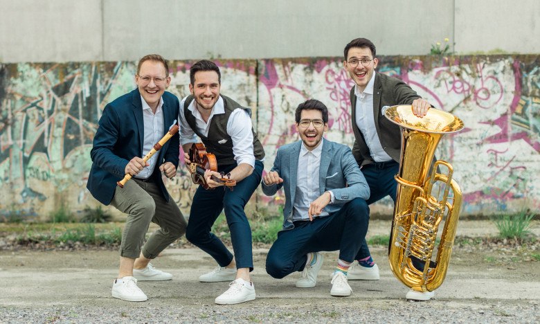 &copy; &copy; Theresa Pewal