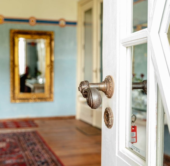 Gut Battinsthal mit offener Tür bei jeden Besucher, © Lars Schoenherr