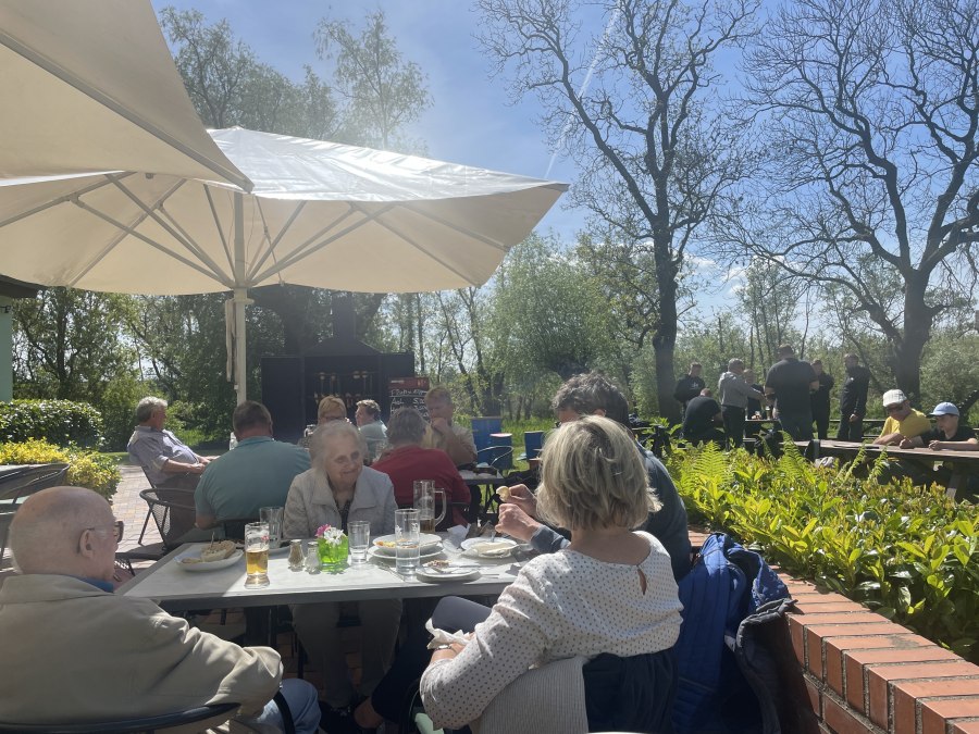 Op het terras bij de Saaler Bach, © TZ Südliche Boddenküste Op het terras bij de Saaler Bach, © TZ Südliche Boddenküste
