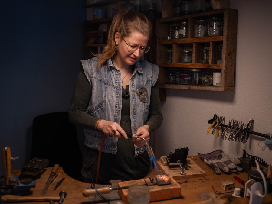 Jewelry Redesign: Ich schmelze Dein Altgold ein und baue daraus ein neues Schmuckstück für Dich., © Jessica Bröckl Jewelry Redesign: Ich schmelze Dein Altgold ein und baue daraus ein neues Schmuckstück für Dich., © Jessica Bröckl