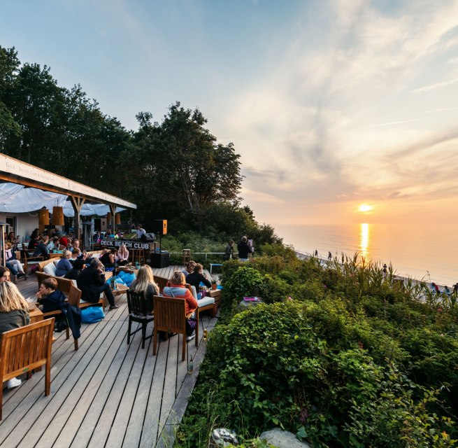 Den Sonnenuntergang genießen im Deck Beach Club in Heiligendamm an der Ostsee, © TMV/Tiemann Den Sonnenuntergang genießen im Deck Beach Club in Heiligendamm an der Ostsee, © TMV/Tiemann