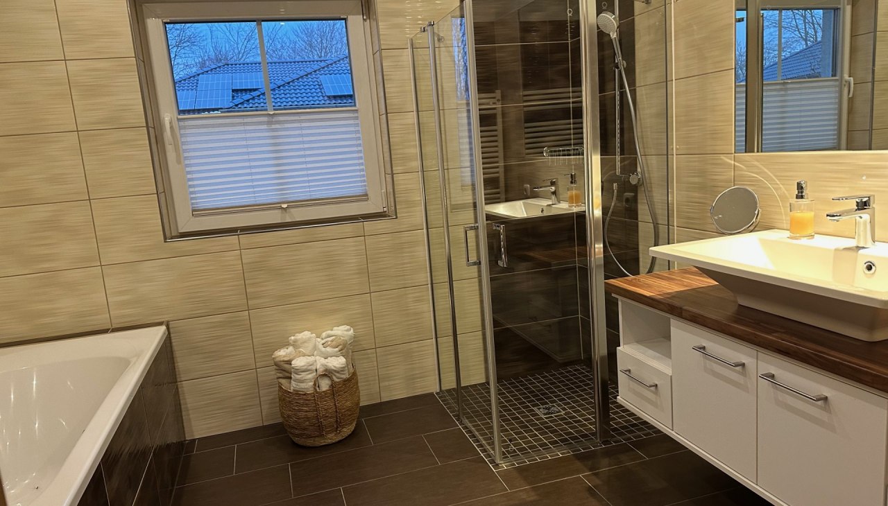 Bad mit Dusche, © Heinz Weinert Bad mit Dusche, © Heinz Weinert