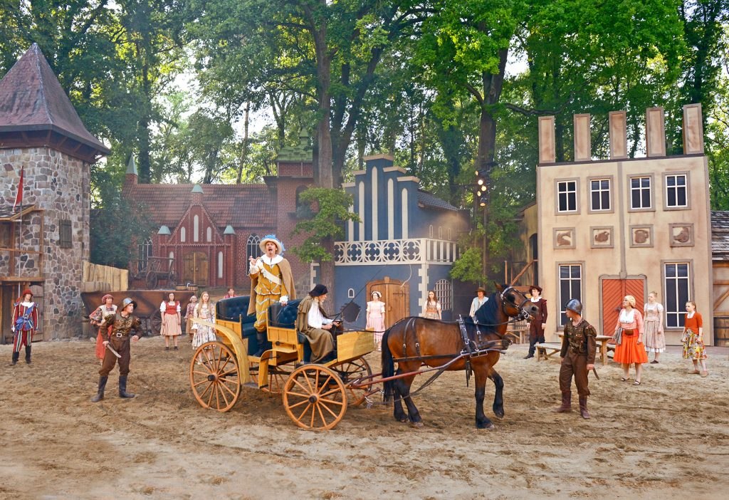 Theaterspektakel van de sage van M&uuml;ritz op het openluchtpodium van Waren (M&uuml;ritz) // &copy; M&uuml;ritz-Saga
