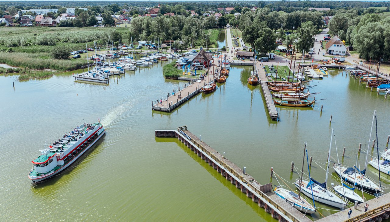 Blick auf den Hafen Dierhagen aus der Luft, &copy; TMV/G&auml;nsicke