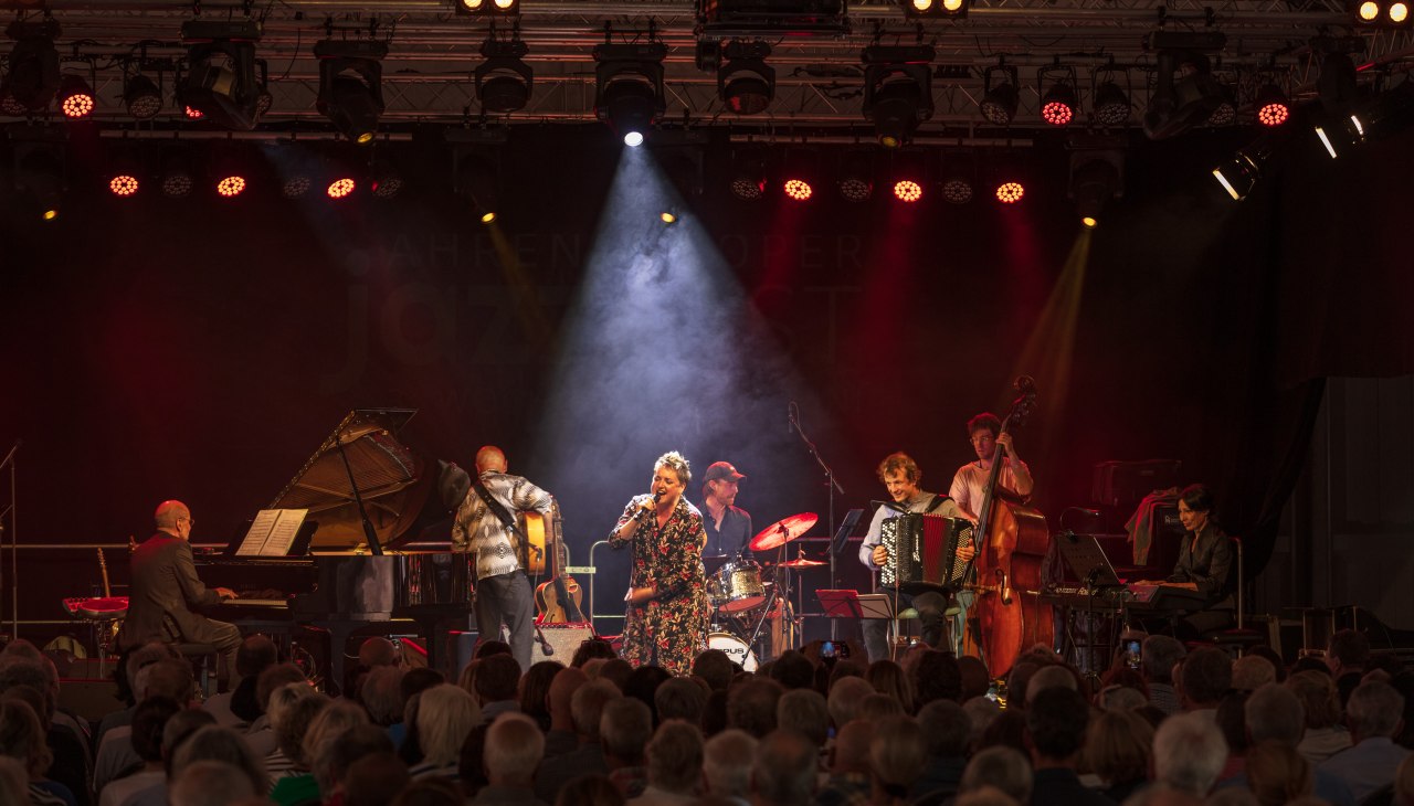 23. Ahrenshooper Jazzfest 2024 - Ahrenshoop Social Club 3876, © ostsee-kuestenbilder.de 23. Ahrenshooper Jazzfest 2024 - Ahrenshoop Social Club 3876, © ostsee-kuestenbilder.de