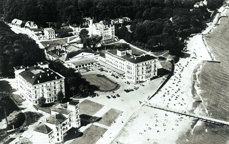 Luchtfoto van de kustplaats Heiligendamm rond 1925 // © A. Beckmann / Grand Hotel Heiligendamm Luchtfoto van de kustplaats Heiligendamm rond 1925 // © A. Beckmann / Grand Hotel Heiligendamm