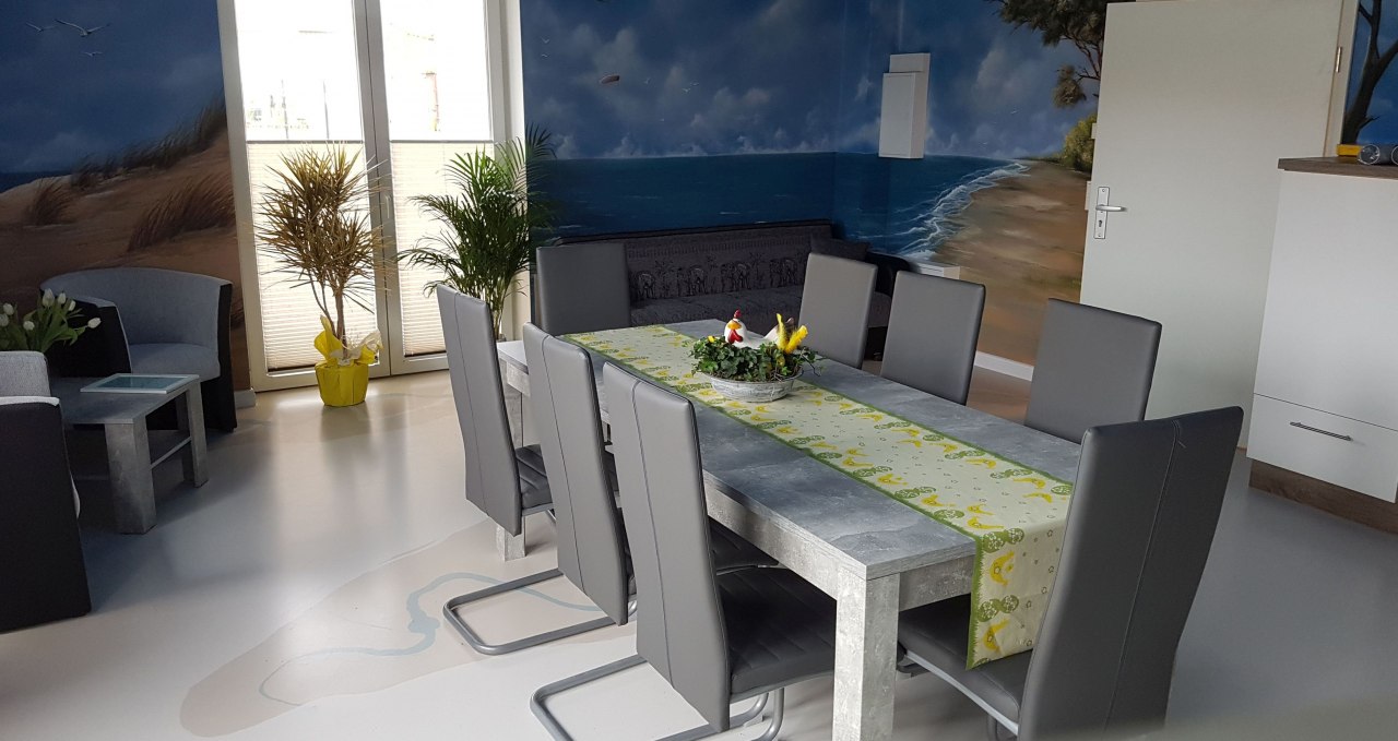 Ontspannende vakantie-uurtjes in de moderne gemeenschappelijke ruimte // &copy; Familie Lasner