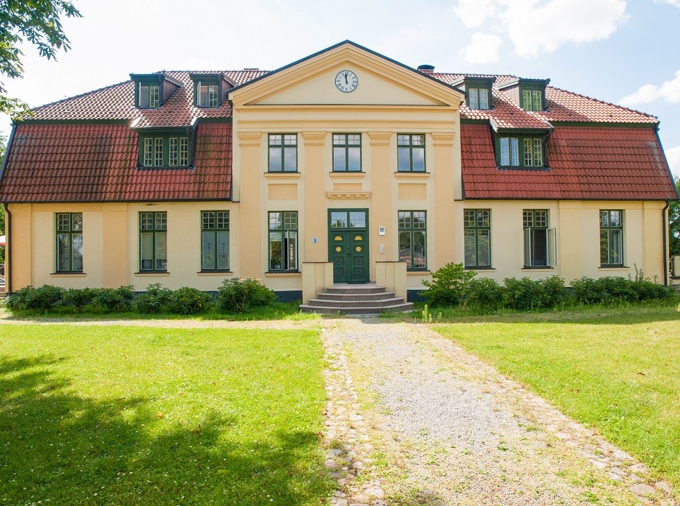 Das Gutshaus in Frontalansicht, © Frank Burger Das Gutshaus in Frontalansicht, © Frank Burger