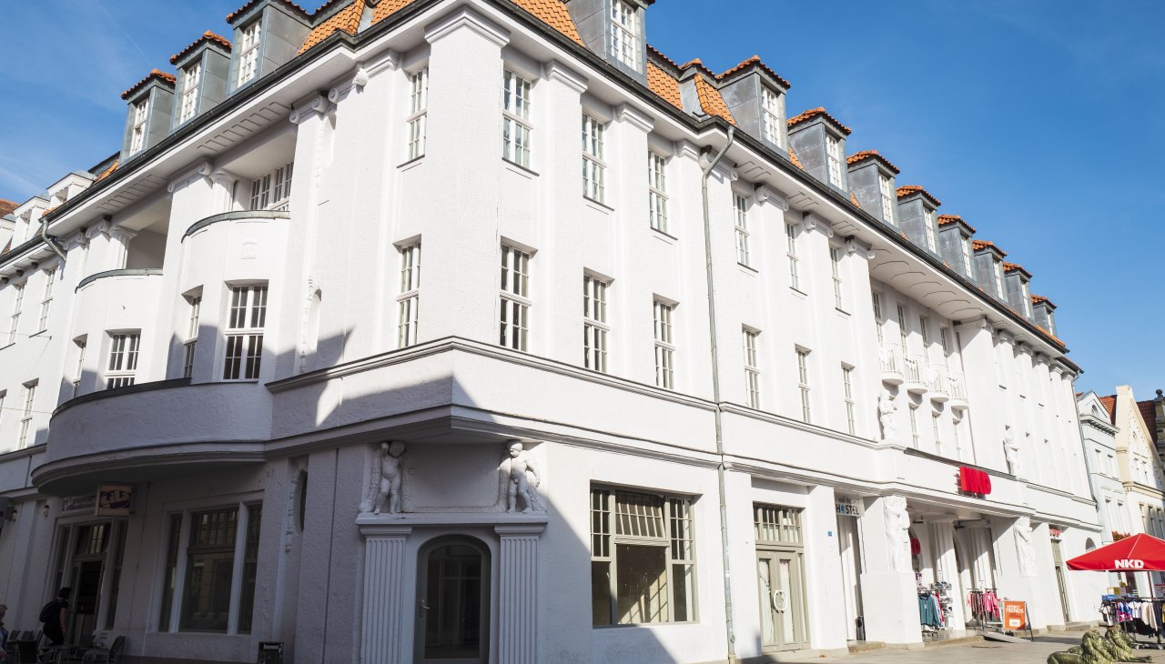 Buitenaanzicht van sweet dream hostel, &copy; Daniel Stohl