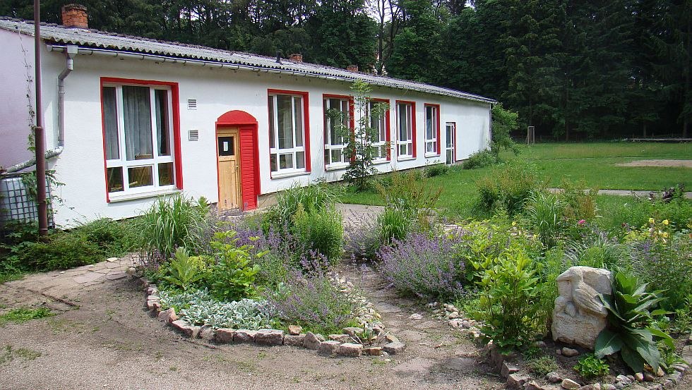 4 vijfpersoonsappartementen met douche/WC en verzorgerskamer // © Bauspielplatz Schwerin e.V. 4 vijfpersoonsappartementen met douche/WC en verzorgerskamer // © Bauspielplatz Schwerin e.V.