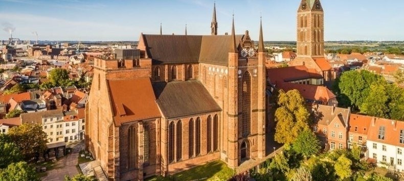 Die St.-Georgen-Kirche ist eine der großen drei Stadtkirchen der Hansestadt Wismar., © Christoph Meyer