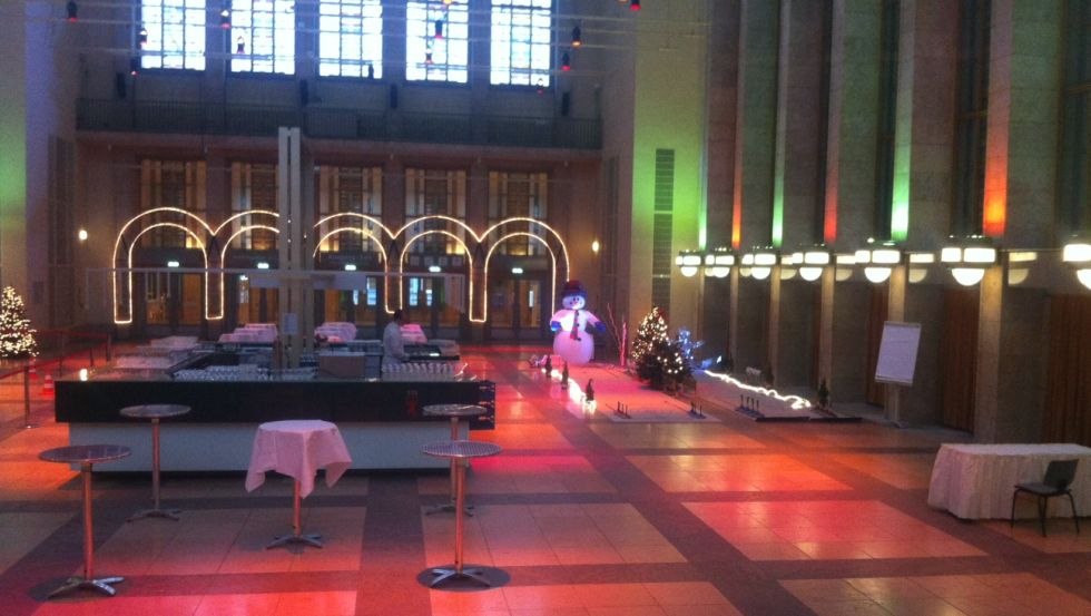 Im Wettbewerb beim Eisstockschie&szlig;en - wo auch immer Sie wollen, &copy; TOKON