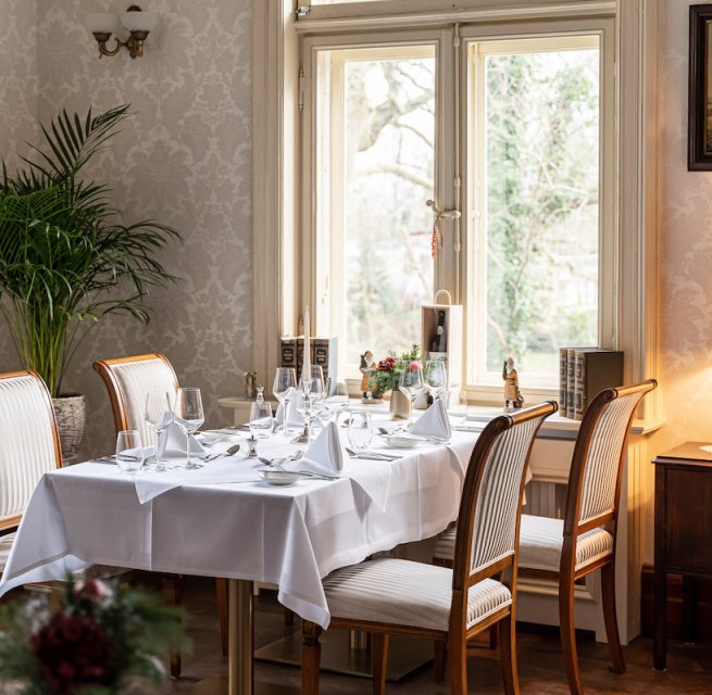 Das Restaurant im Schlossgut Gorow bittet zu Tisch // © Schlossgut Gorow / DOMUSImages Das Restaurant im Schlossgut Gorow bittet zu Tisch // © Schlossgut Gorow / DOMUSImages