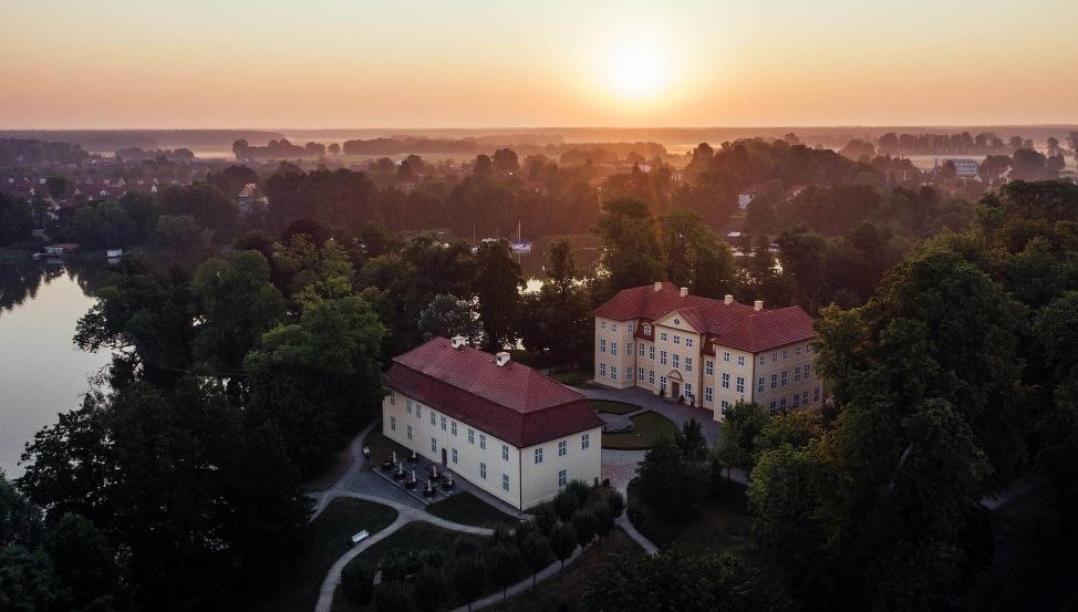Schloss Mirow ist besonders in der untergehenden Sonne ein toller Anblick // © MV-T/Gänsicke Schloss Mirow ist besonders in der untergehenden Sonne ein toller Anblick // © MV-T/Gänsicke