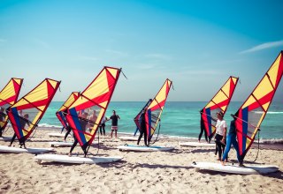Windsurfkurs Ostsee LOOP IN Gruppen Anf&auml;ngerkurs // &copy; Plamen Solzer
